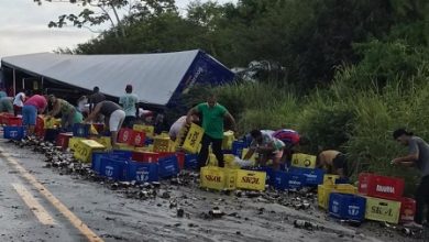 Foto de São Gonçalo dos Campos: Batida frontal entre veículos de carga deixa mortos na BR-101