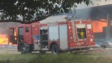 Foto de Cruz das Almas: Bombeiros controlam incêndio na sede do DNIT