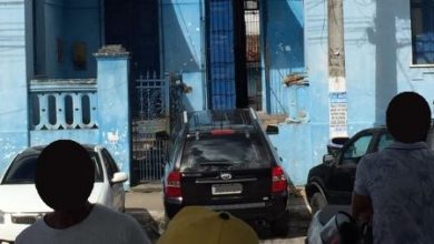 Foto de SAJ: Carro invade prédio do histórico Colégio Felix Gaspar