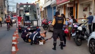 Foto de Acidente deixa três pessoas feridas no centro de SAJ nesta segunda (09)