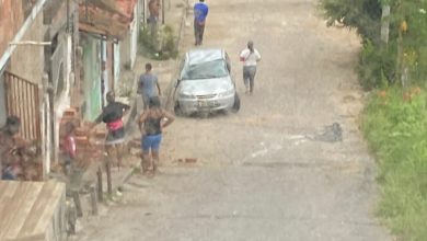 Foto de SAJ: Motorista perde controle na Ladeira do Milagroso e carro capota