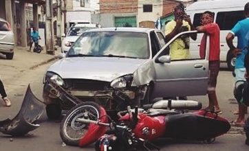 Foto de Acidente entre carro e moto é registrado em Santo Antônio de Jesus