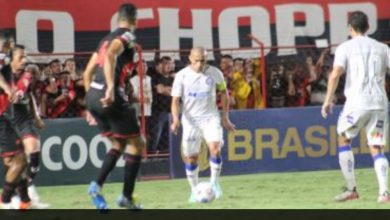 Foto de Bahia toma gol no final fora de casa, perde jogo e fica perto da série B