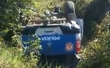 Foto de Itaparica: Policial passa mal ao dirigir, e viatura capota na Ilha