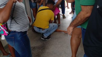 Foto de URGENTE: Mãe desmaia durante espera na fila de matrícula em Santo Antônio de Jesus