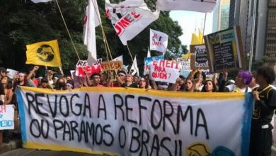 Foto de Estudantes fazem protesto pelo Brasil pedindo revogação do Novo Ensino Médio