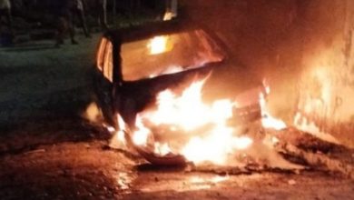 Foto de Carro é encontrado incendiado na Praça da Minguara em Amargosa