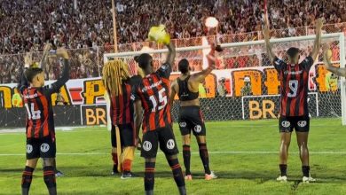 Foto de Em clássico com duas viradas, Vitória vence o Bahia pelo Campeonato Baiano e segue invicto dentro de casa