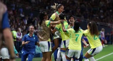 Foto de Olimpíadas 2024: Brasil vence França, na raça, e avança às semis do futebol feminino