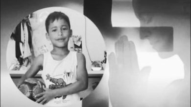 Foto de Morre Théo, aos 7 anos no Hospital do Subúrbio em Salvador; família agradece pelas orações