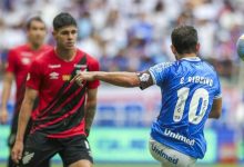 Foto de Com gol nos acréscimos, Bahia empata com o Athletico-PR e perde chance de entrar no G7 do Brasileirão