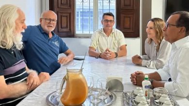 Foto de 50 anos de sacerdócio; Padre Nelson Franca será homenageado no Prêmio Fama 2024