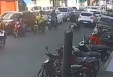 Foto de Vídeo mostra momento que moto colide em carro no centro de Santo Antônio de Jesus