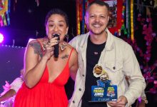Foto de ‘O Melhor São João de Todos os Tempos’, foi a música vencedora do Festival de Música Junina de SAJ, interpretada por Maeve e Naldo Damasceno o compositor