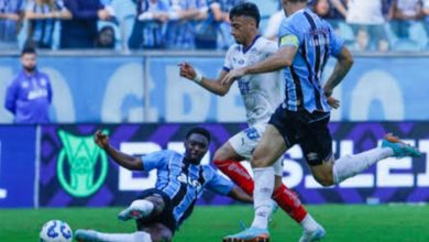 Foto de Com pênalti polêmico, Bahia perde para o Grêmio fora de casa pelo Brasileirão 2025