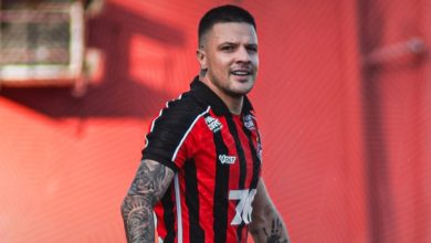 Foto de Vitória acaba com a seca, vence o Bragantino e deixa Z-4 do Brasileirão