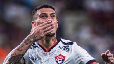 Foto de Vitória vence o São Paulo e escapa do rebaixamento na rodada final do Brasileirão 2025